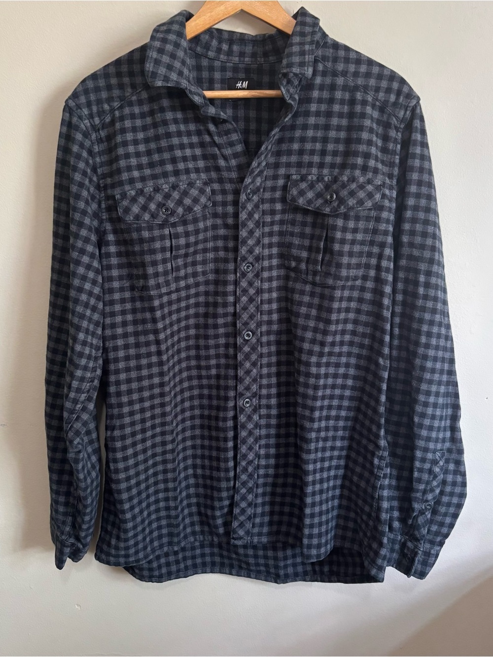 H&M Black Gray Plaid Flannel Button-Up Shirt Size L Soft Grunge Casual